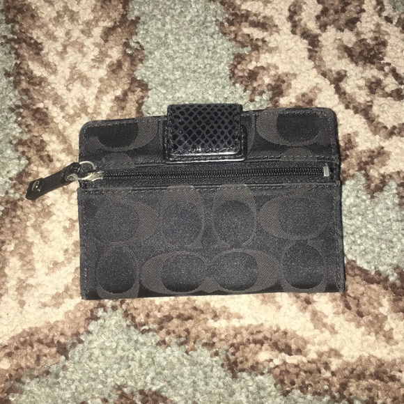 A Coach wallet - Picture 2 of 3